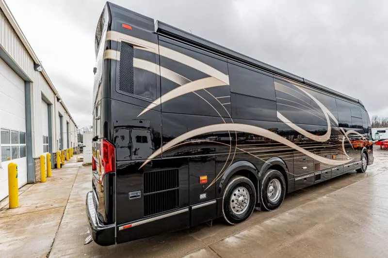 used Travel Trailers Emerald Luxury Coaches  for sale, in North Jackson, OH Thumbnail 12