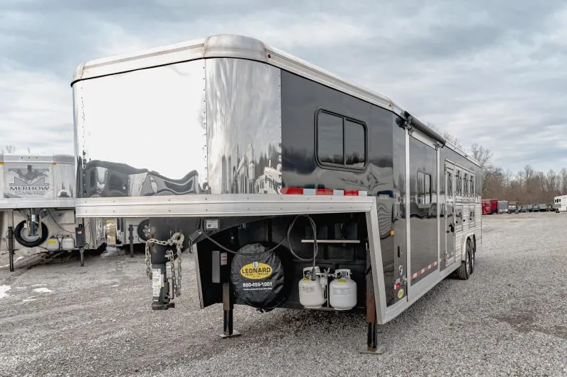 used Horse Trailers Logan Coach  for sale, in North Jackson, OH Thumbnail 2
