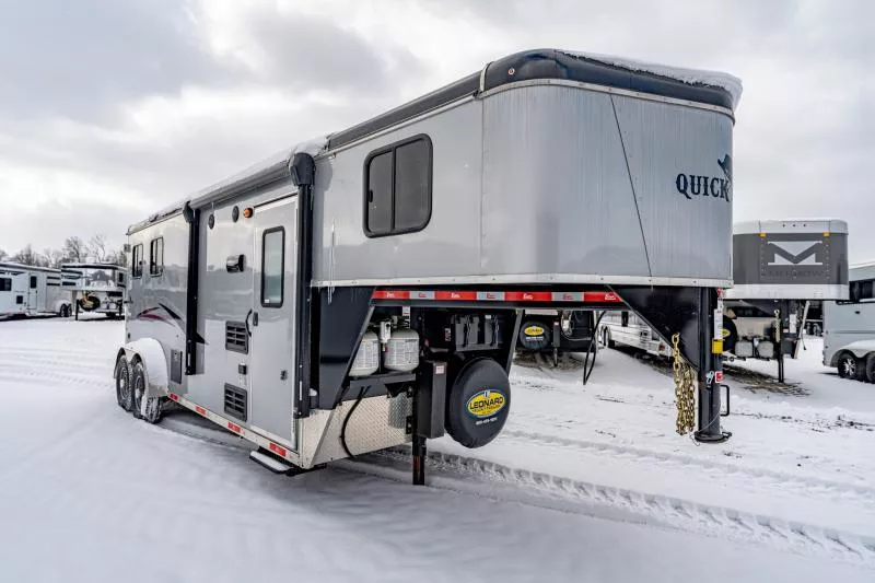 2022 Bison Trailers QD7206 Horse Trailer