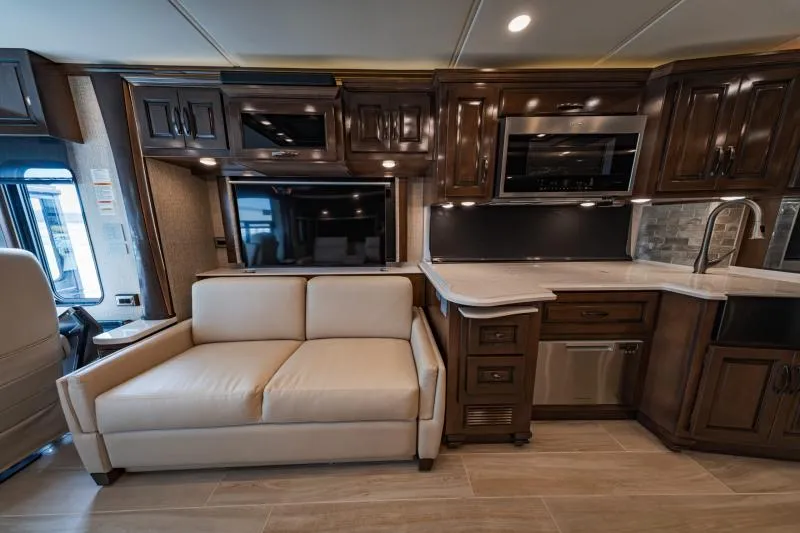 used Travel Trailers Newmar  for sale, in North Jackson, OH Thumbnail 25