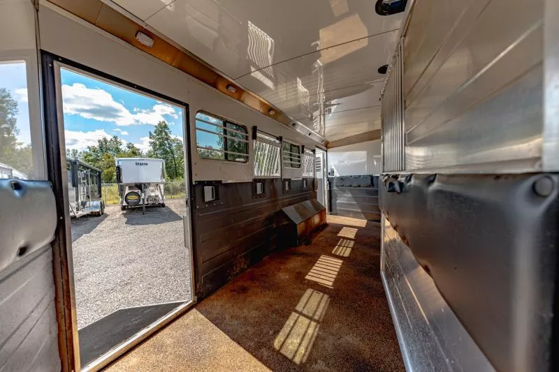 used Horse Trailers Logan Coach  for sale, in North Jackson, OH Thumbnail 20