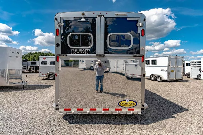 used Horse Trailers Logan Coach  for sale, in North Jackson, OH Thumbnail 8
