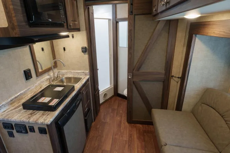 used Horse Trailers Shadow Trailers  for sale, in North Jackson, OH Thumbnail 23