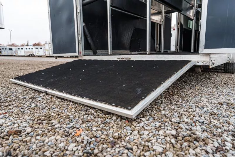 used Horse Trailers Shadow Trailers  for sale, in North Jackson, OH Thumbnail 15