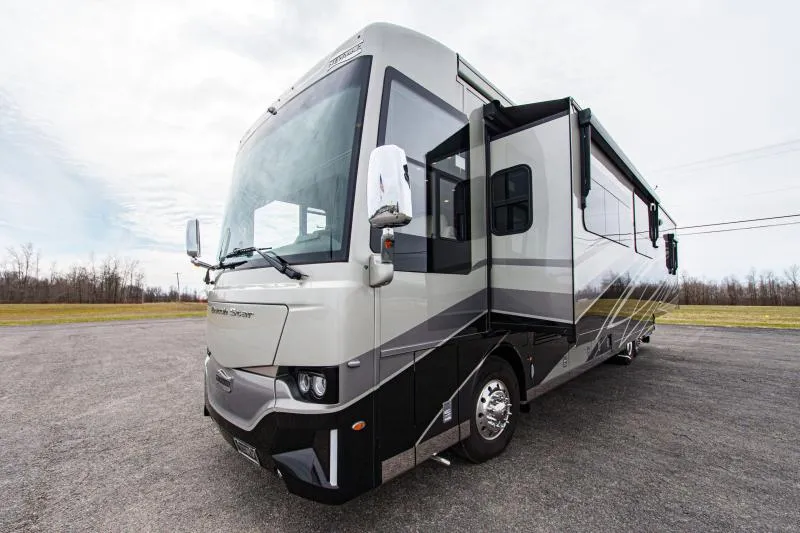 used Travel Trailers Newmar  for sale, in North Jackson, OH Thumbnail 3