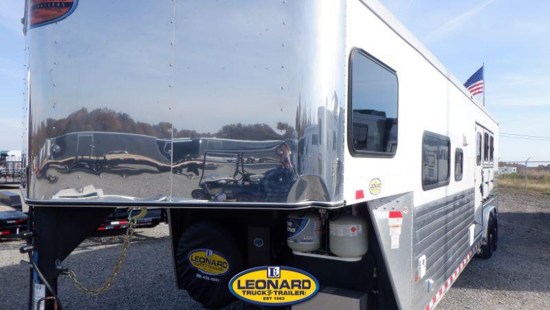 2015 SUNDOWNER 3 HORSE SLANT LOAD GOOSENECK WITH 12' LIVING QUARTERS 2015 SUNDOWNER 3 HORSE SLANT LOAD GOOSENECK WITH 12' LIVING QUARTERS