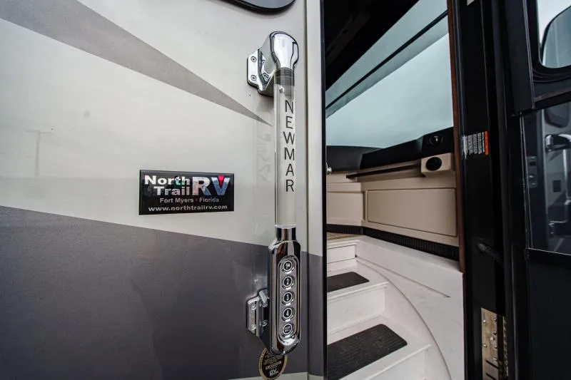 used Travel Trailers Newmar  for sale, in North Jackson, OH Thumbnail 13