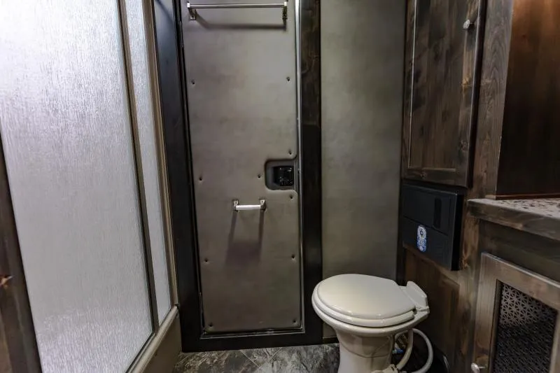 new Toy Haulers Logan Coach  for sale, in North Jackson, OH Thumbnail 25