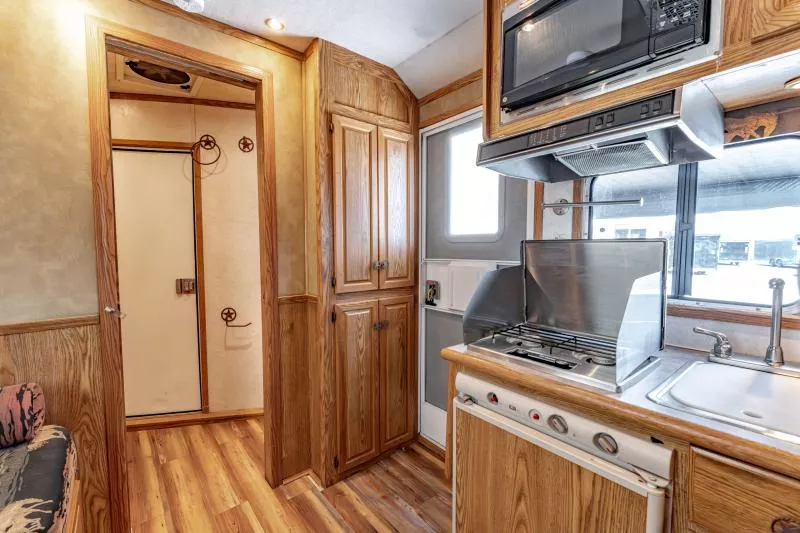 used Horse Trailers Merhow Trailers  for sale, in North Jackson, OH Thumbnail 11