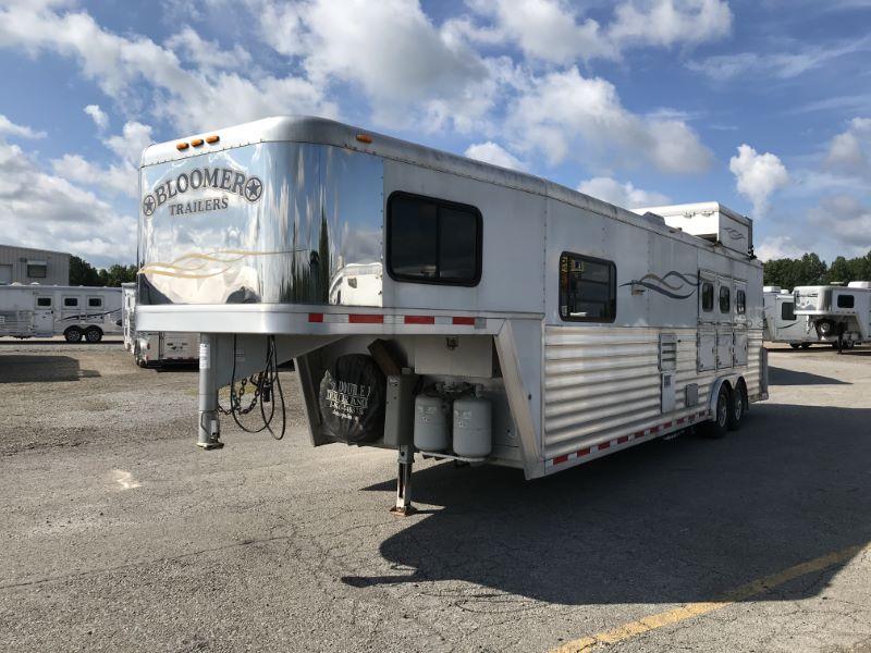 2003 3 HORSE BLOOMER GOOSENECK WITH LIVING QUARTERS HORSE TRAILER 2003 3 HORSE BLOOMER GOOSENECK WITH LIVING QUARTERS HORSE TRAILER