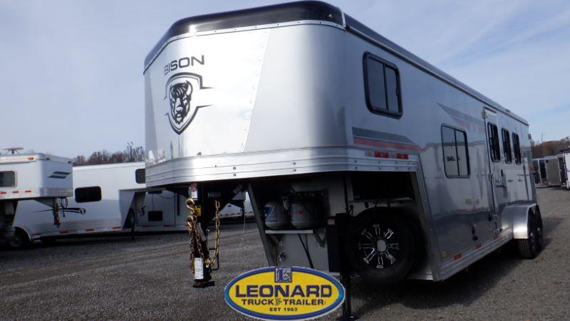2022 NEW 3 HORSE SLANT LOAD BISON SILVERADO GOOSENECK WITH 9' LIVING QUARTERS HORSE TRAILER 2022 NEW 3 HORSE SLANT LOAD BISON SILVERADO GOOSENECK WITH 9' LIVING QUARTERS HORSE TRAILER