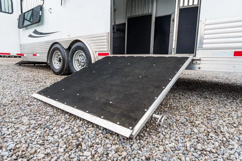 used Horse Trailers Shadow Trailers  for sale, in North Jackson, OH Thumbnail 12