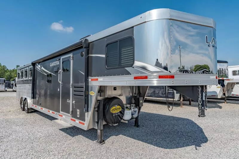 2022 Lakota C8411 Horse Trailer