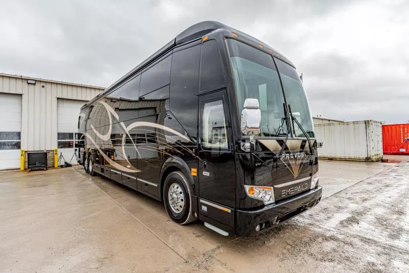used Travel Trailers Emerald Luxury Coaches  for sale, in North Jackson, OH Thumbnail 7