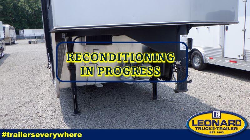 2019 3 HORSE SHADOW GOOSENECK WITH LIVING QUARTERS 2019 3 HORSE SHADOW GOOSENECK WITH LIVING QUARTERS