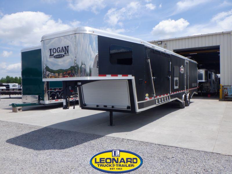 2022 Logan Coach HPZB33GN-110720 Snowmobile Trailer 2022 Logan Coach HPZB33GN-110720 Snowmobile Trailer