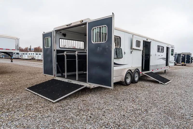 used Horse Trailers Shadow Trailers  for sale, in North Jackson, OH Thumbnail 14