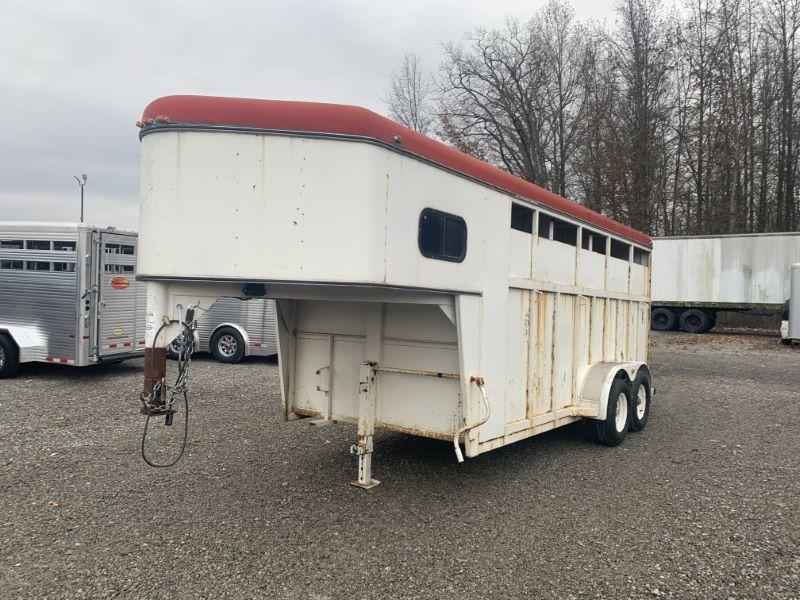 1994 3 HORSE CIRCLE J GOOSENECK W/DRESS HORSE TRAILER 1994 3 HORSE CIRCLE J GOOSENECK W/DRESS HORSE TRAILER