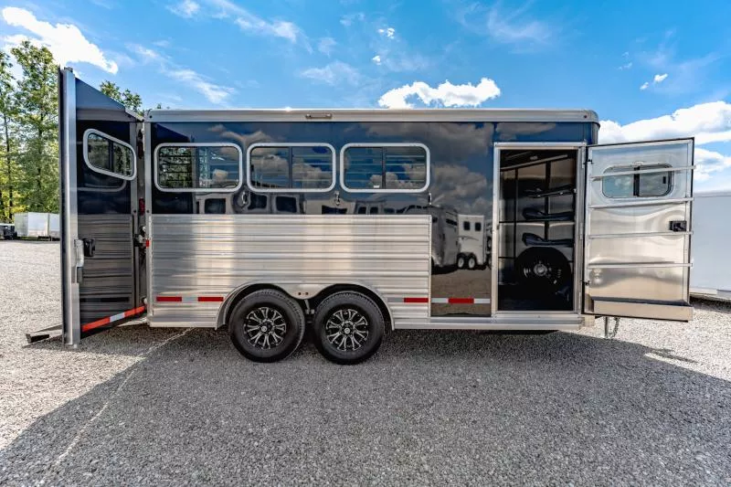 used Horse Trailers Logan Coach  for sale, in North Jackson, OH Thumbnail 11