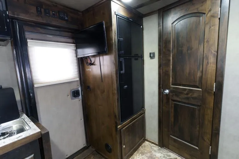 used Horse Trailers Logan Coach  for sale, in North Jackson, OH Thumbnail 24