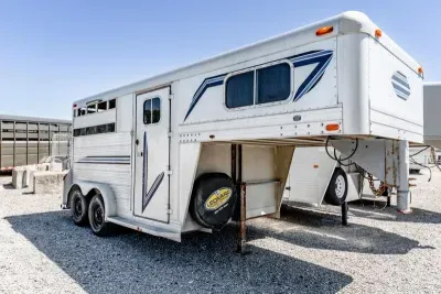1990 4-Star Trailers XT200 Horse Trailer