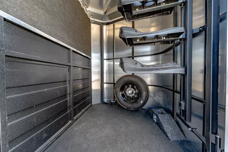 used Horse Trailers Logan Coach  for sale, in North Jackson, OH Thumbnail 19