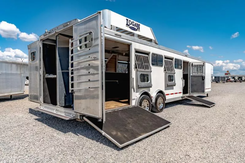 used Horse Trailers Logan Coach  for sale, in North Jackson, OH Thumbnail 15