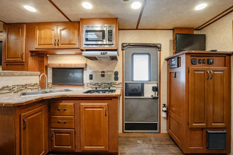 used Horse Trailers Bison Trailers  for sale, in North Jackson, OH Thumbnail 23