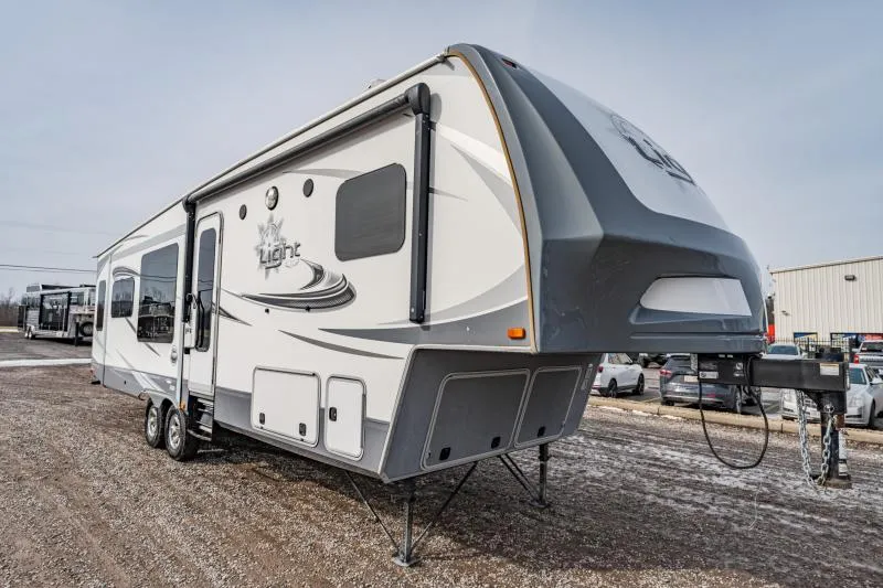 2018 Highland Ridge RV 319RLS Travel Trailer