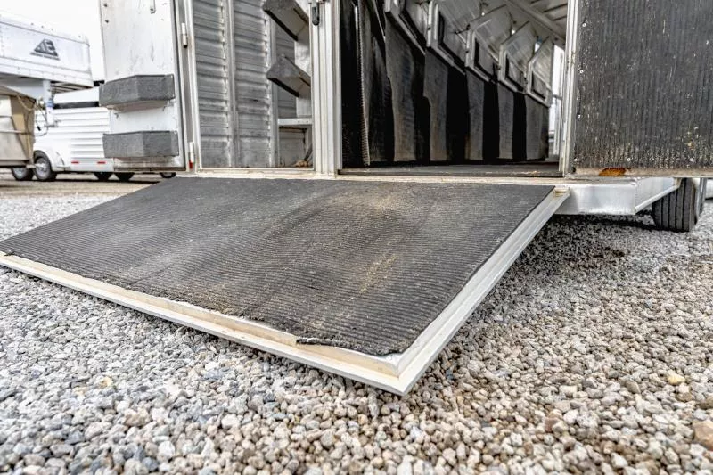 used Horse Trailers Elite Trailers  for sale, in North Jackson, OH Thumbnail 14