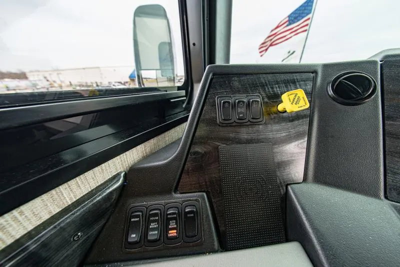 used Travel Trailers Newmar  for sale, in North Jackson, OH Thumbnail 21