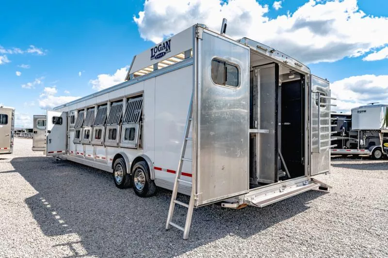 used Horse Trailers Logan Coach  for sale, in North Jackson, OH Thumbnail 17