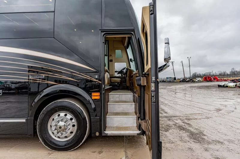 used Travel Trailers Emerald Luxury Coaches  for sale, in North Jackson, OH Thumbnail 5