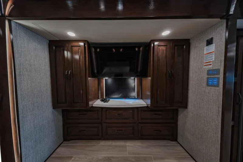 used Travel Trailers Newmar  for sale, in North Jackson, OH Thumbnail 33