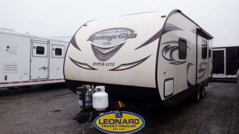 Used 2017 24' Forest River Hyperlite Bumper Pull Travel Trailer Used 2017 24' Forest River Hyperlite Bumper Pull Travel Trailer