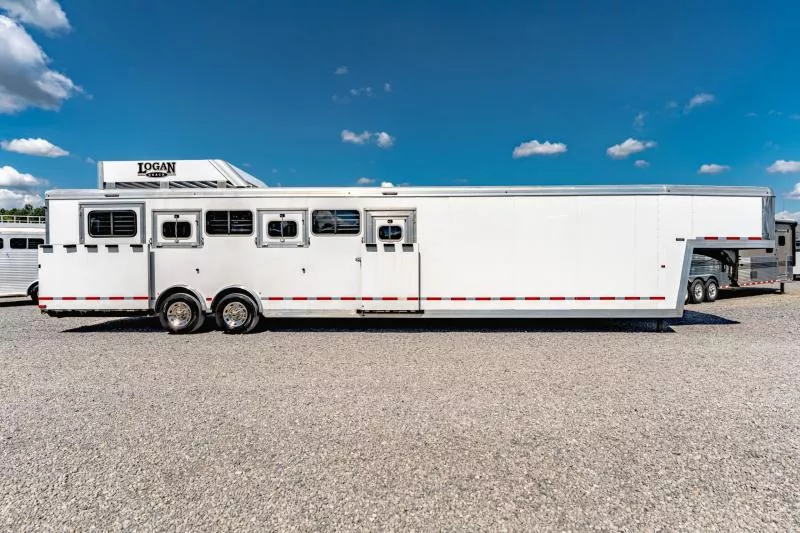 used Horse Trailers Logan Coach  for sale, in North Jackson, OH Thumbnail 5