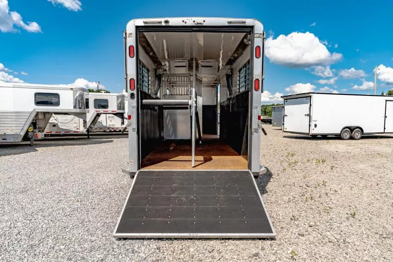 used Horse Trailers Logan Coach  for sale, in North Jackson, OH Thumbnail 16