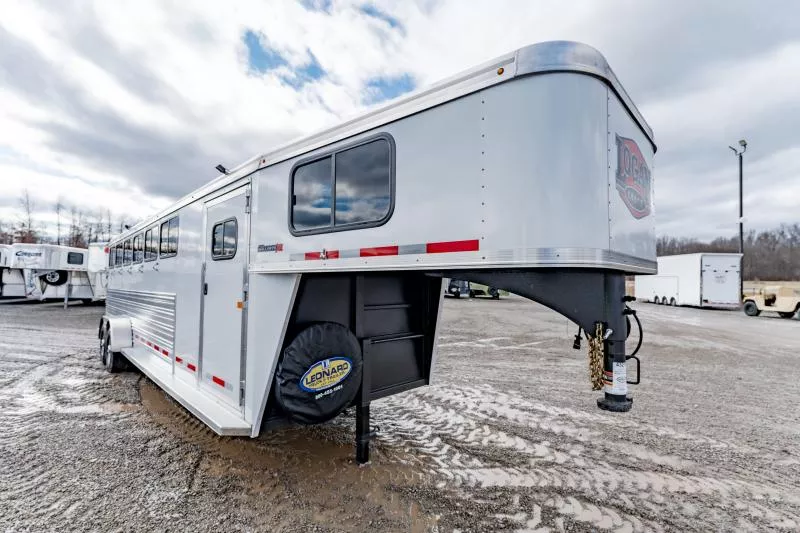 2025 Logan Coach BULLSEYE 6H GN Horse Trailer