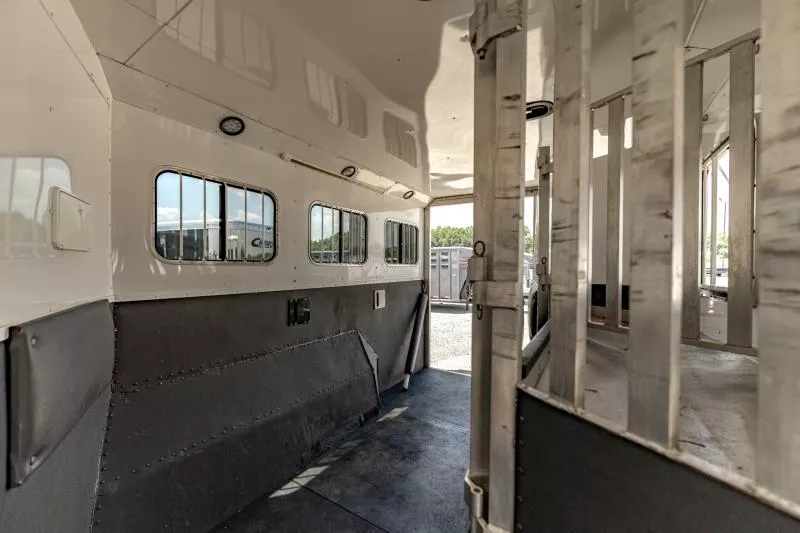 used Horse Trailers Merhow Trailers  for sale, in North Jackson, OH Thumbnail 21