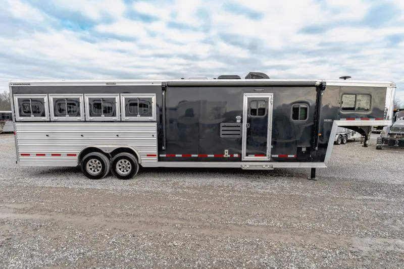 used Horse Trailers Logan Coach  for sale, in North Jackson, OH Thumbnail 5