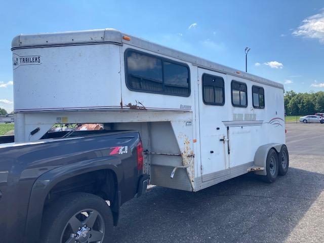 2004 3 HORSE PIONEER GOOSENECK HORSE TRAILER 2004 3 HORSE PIONEER GOOSENECK HORSE TRAILER