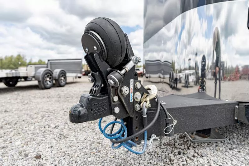 new Horse Trailers Logan Coach  for sale, in North Jackson, OH Thumbnail 4