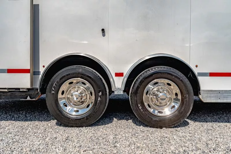 used Horse Trailers Logan Coach  for sale, in North Jackson, OH Thumbnail 6