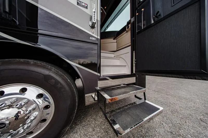 used Travel Trailers Newmar  for sale, in North Jackson, OH Thumbnail 12