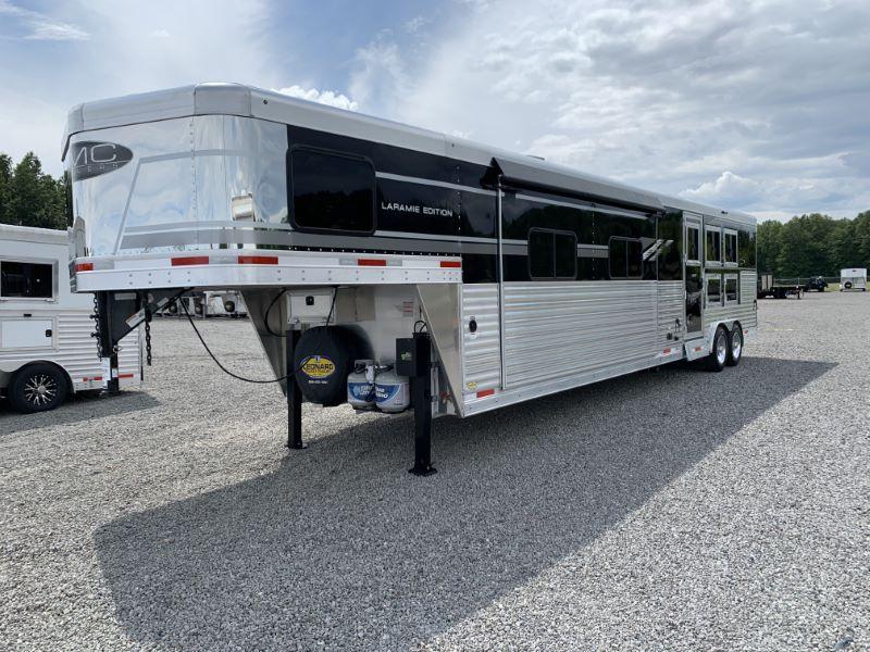 2021 3 HORSE SMC GOOSENECK W/LIVING QUARTERS HORSE TRAILER 2021 3 HORSE SMC GOOSENECK W/LIVING QUARTERS HORSE TRAILER
