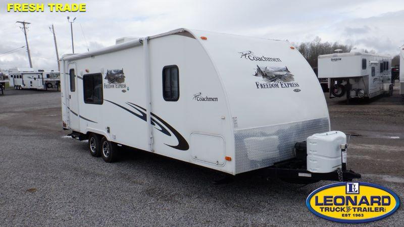 2011 24' FOREST RIVER FREEDOM EXPREE TRAVEL TRAILER 2011 24' FOREST RIVER FREEDOM EXPREE TRAVEL TRAILER