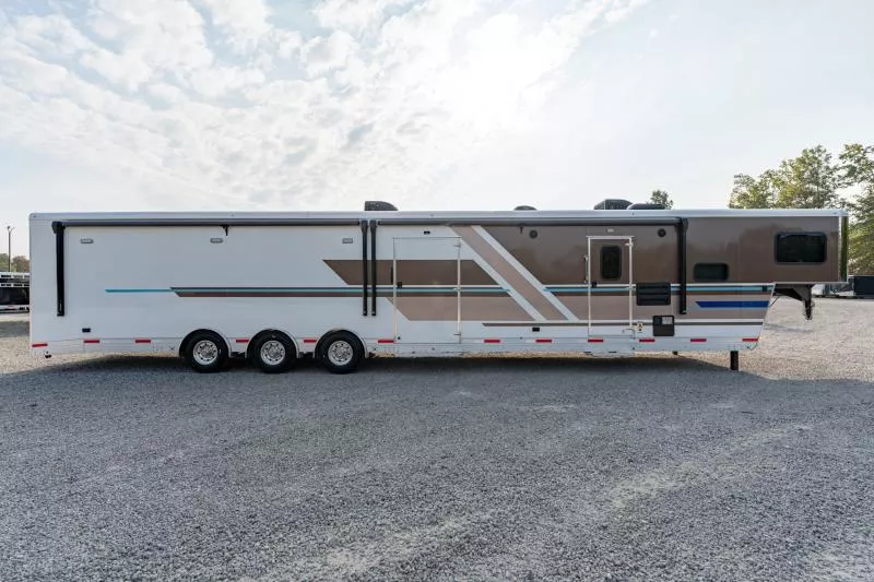 used Toy Haulers Shadow Trailers  for sale, in North Jackson, OH Thumbnail 6