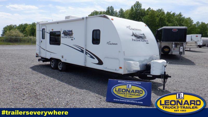 2011 24' FOREST RIVER FREEDOM EXPREE TRAVEL TRAILER 2011 24' FOREST RIVER FREEDOM EXPREE TRAVEL TRAILER