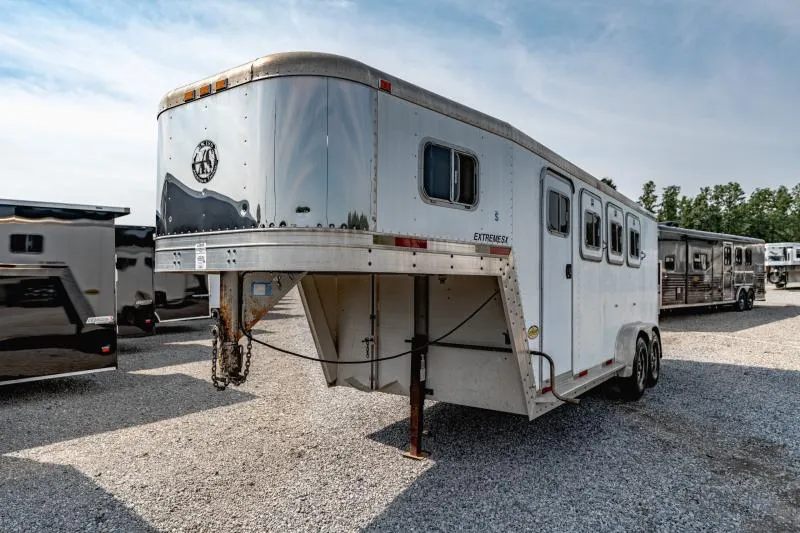 1998 Exiss Trailers SS300 Horse Trailer