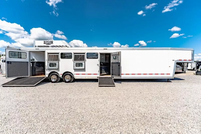 used Horse Trailers Logan Coach  for sale, in North Jackson, OH Thumbnail 14